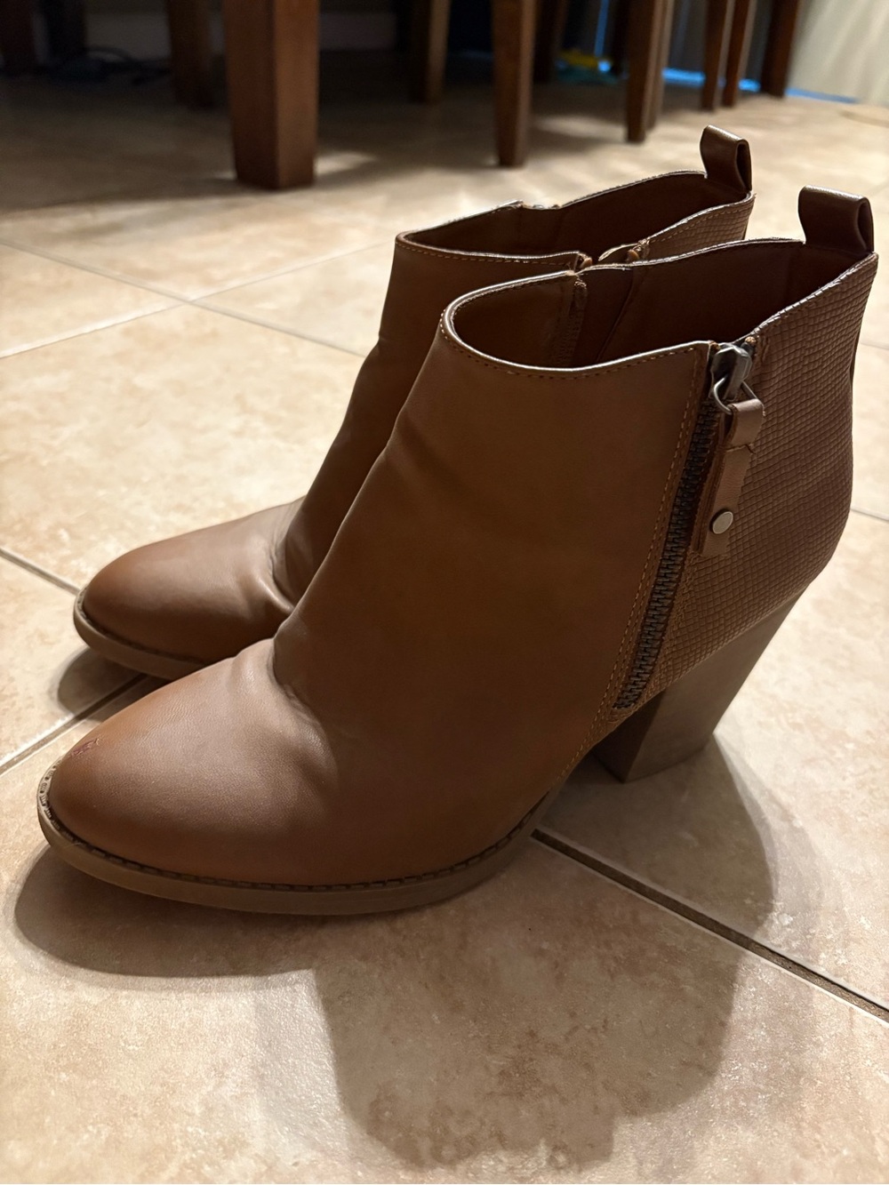 Classic Brown Women's Ankle Boots - Sleek Zip Detail size 9